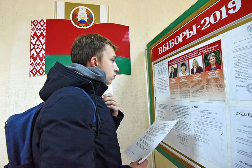 Репортаж с избирательного участка №23, где гомельчане со всей страной выбирают новый парламент