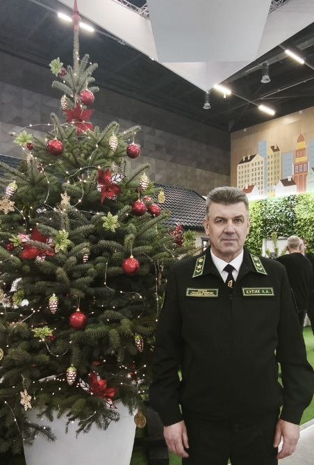 "Были сплоченными и сильными". Александр Кулик поздравил работников отрасли с наступающим Новым годом и Рождеством