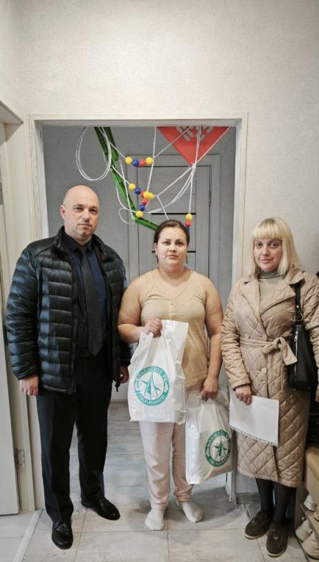 ПОДАРИЛИ ТЕПЛО И ЗАБОТУ ПОДШЕФНОЙ СЕМЬЕ